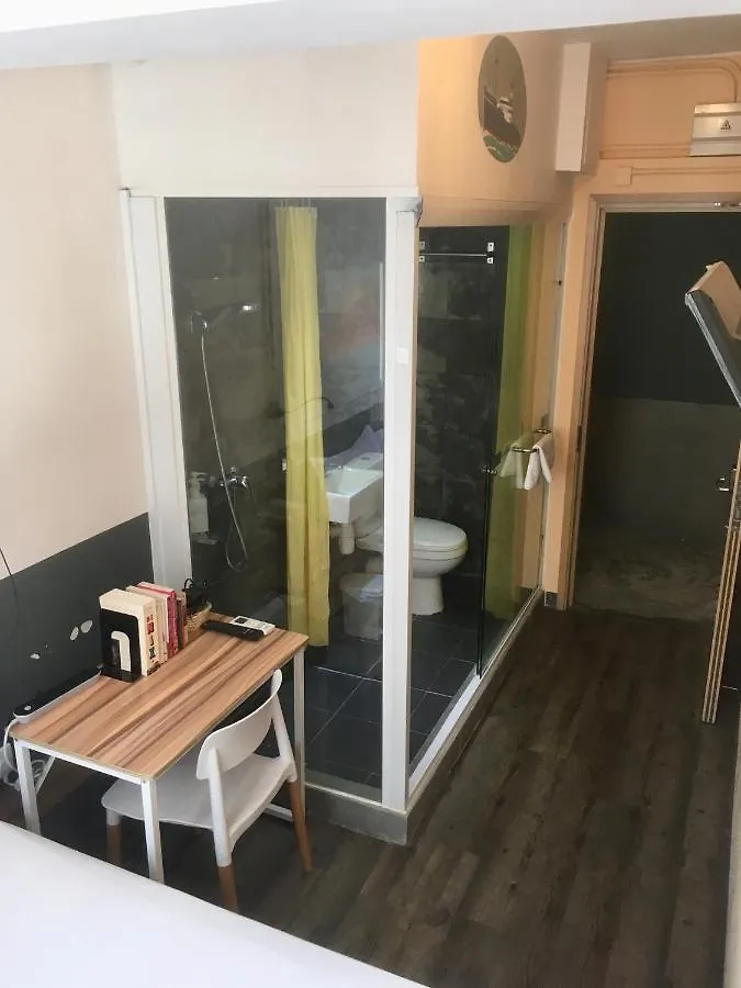 Hop Inn Гонконг Хостел