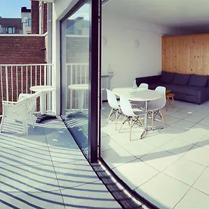 Zonnige studio aan de zeedijk van Middelkerke. Appartement Middelkerke